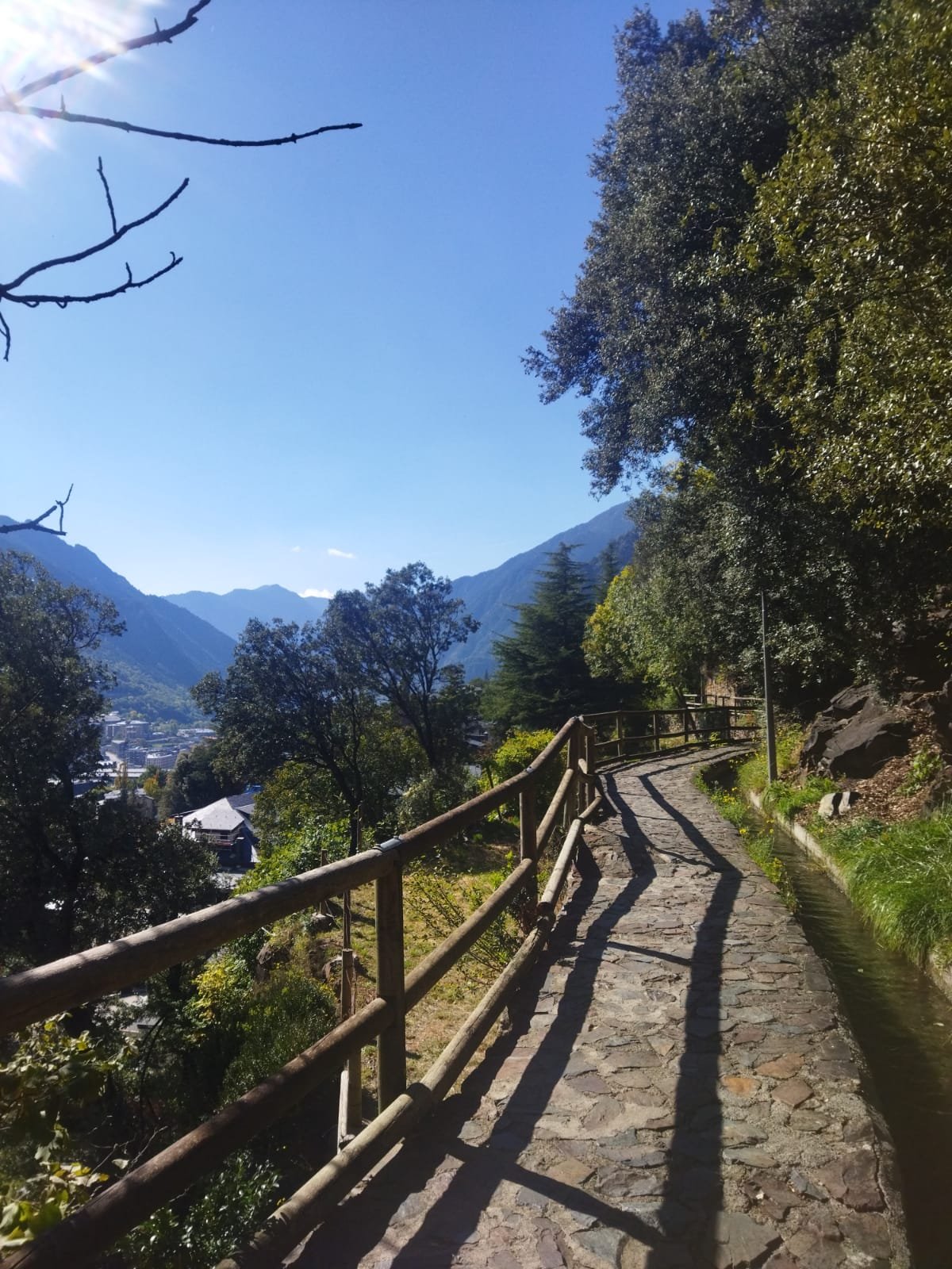 Camino del valle del Rec del Solà en Andorra